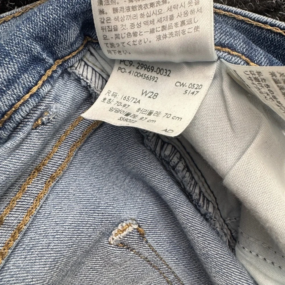 Levis Bermuda Shorts Womens 28 Light Wash Denim Mid Rise 29969-0032 Blue - Picture 7 of 10